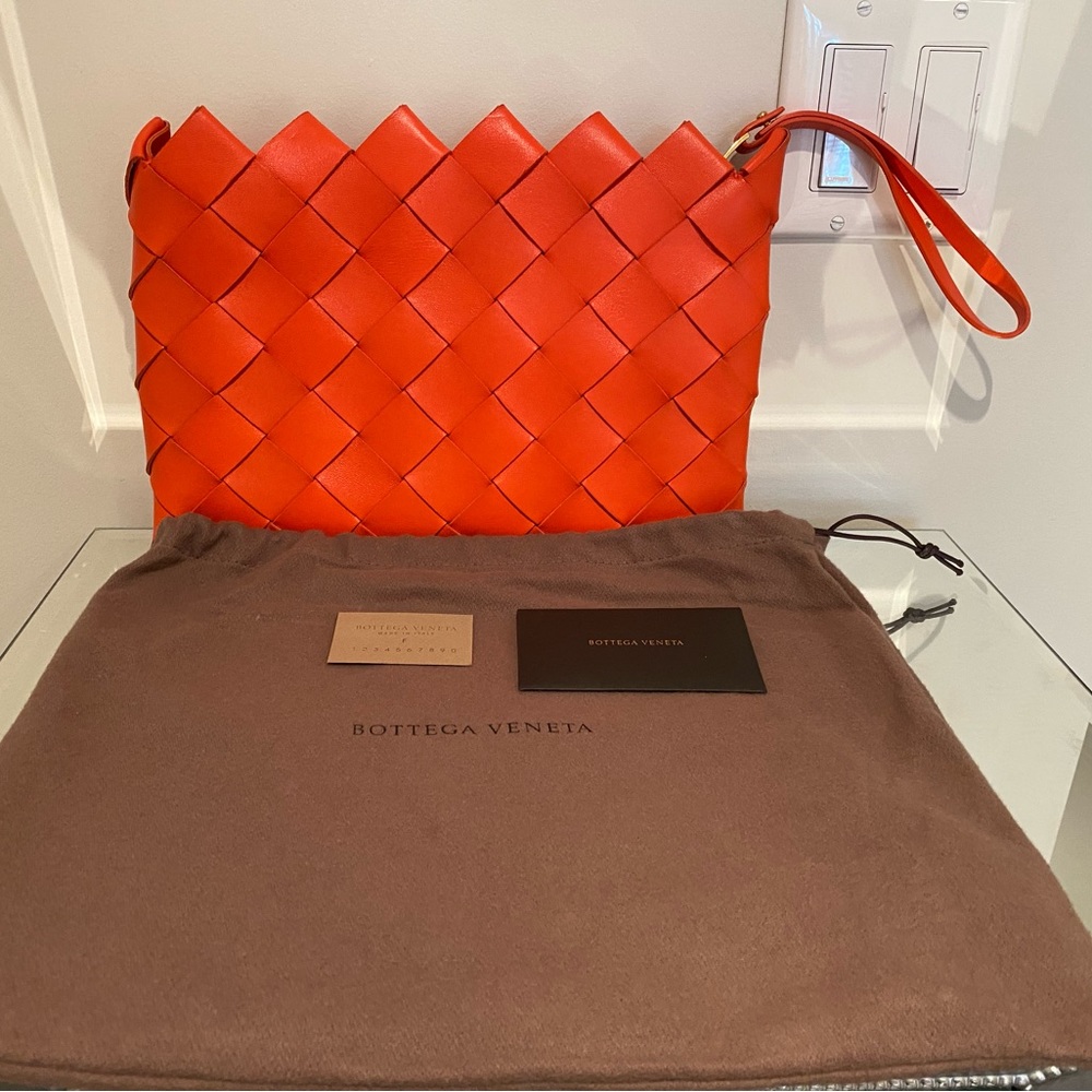 NEW BOTTEGA VENETA clutch/wristlet